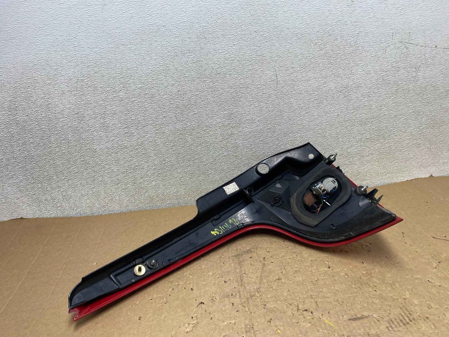 2009 to 2011 Volvo XC60 Right Passenger RH Tail Light Oem V0316 DW9