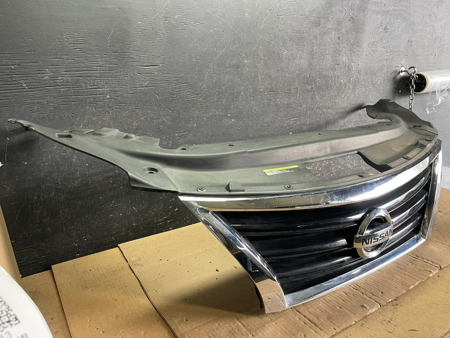 2015 to 2019 Nissan Versa Sedan Front Upper Grill Grille Oem AA89112