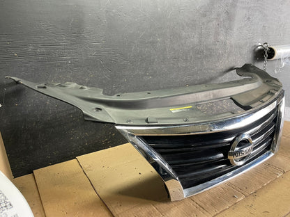 2015 to 2019 Nissan Versa Sedan Front Upper Grill Grille Oem AA89112