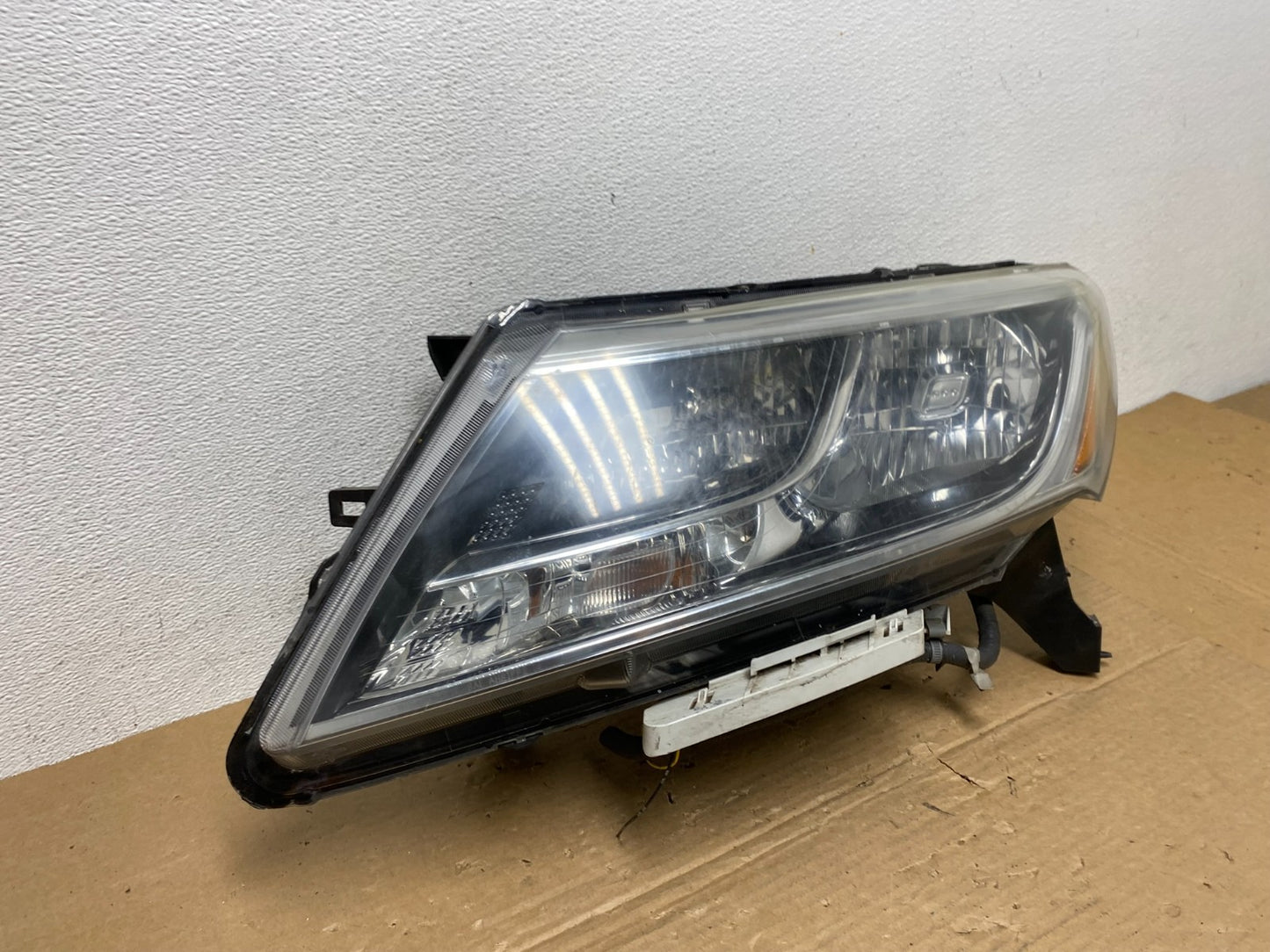 2013 - 2016 Nissan Pathfinder Left Driver LH Side Headlight Halogen AD39802
