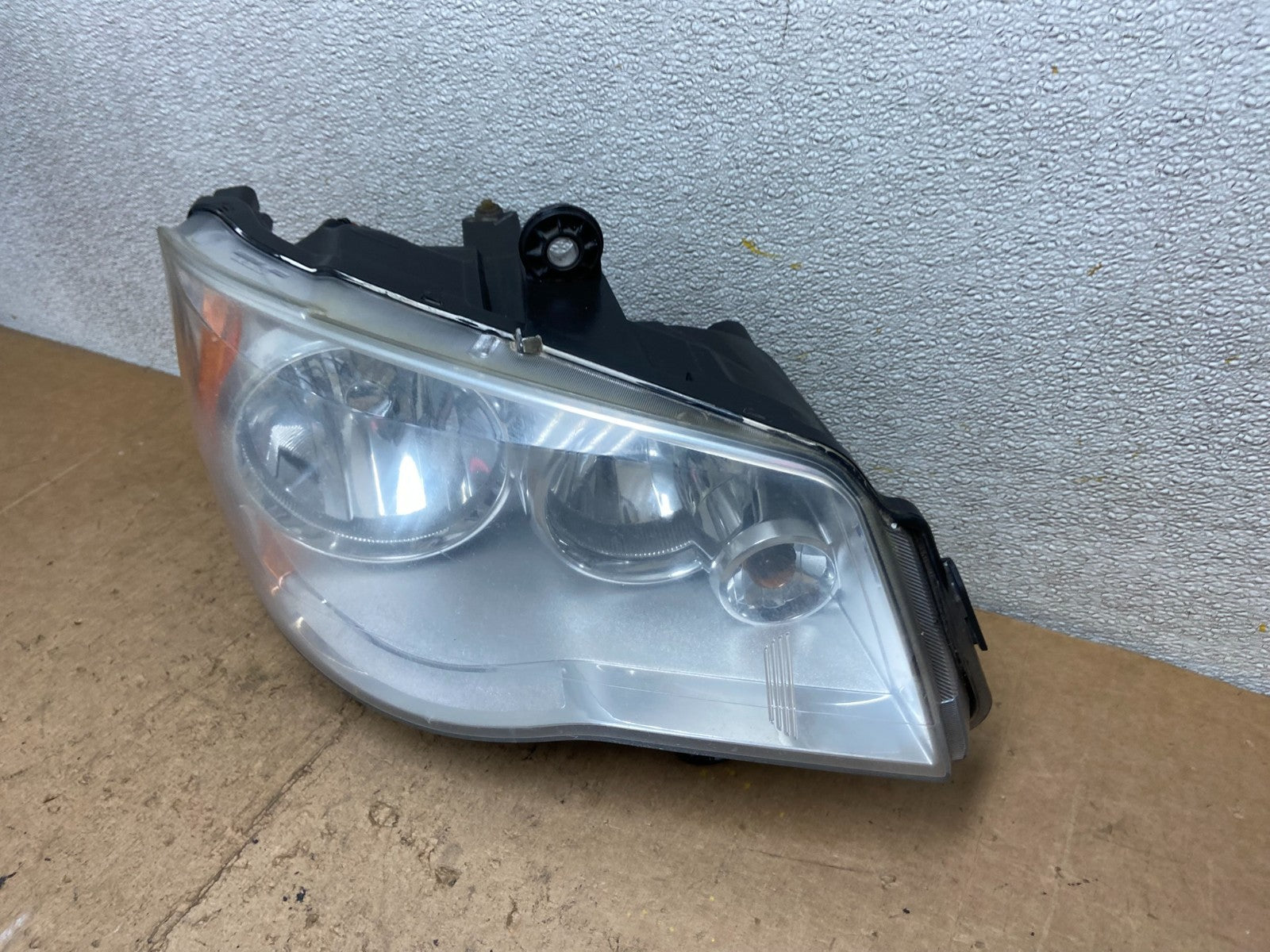 2011 to 2016 Chrysler Town and Country Right Passenger Headlight X9033 DW1