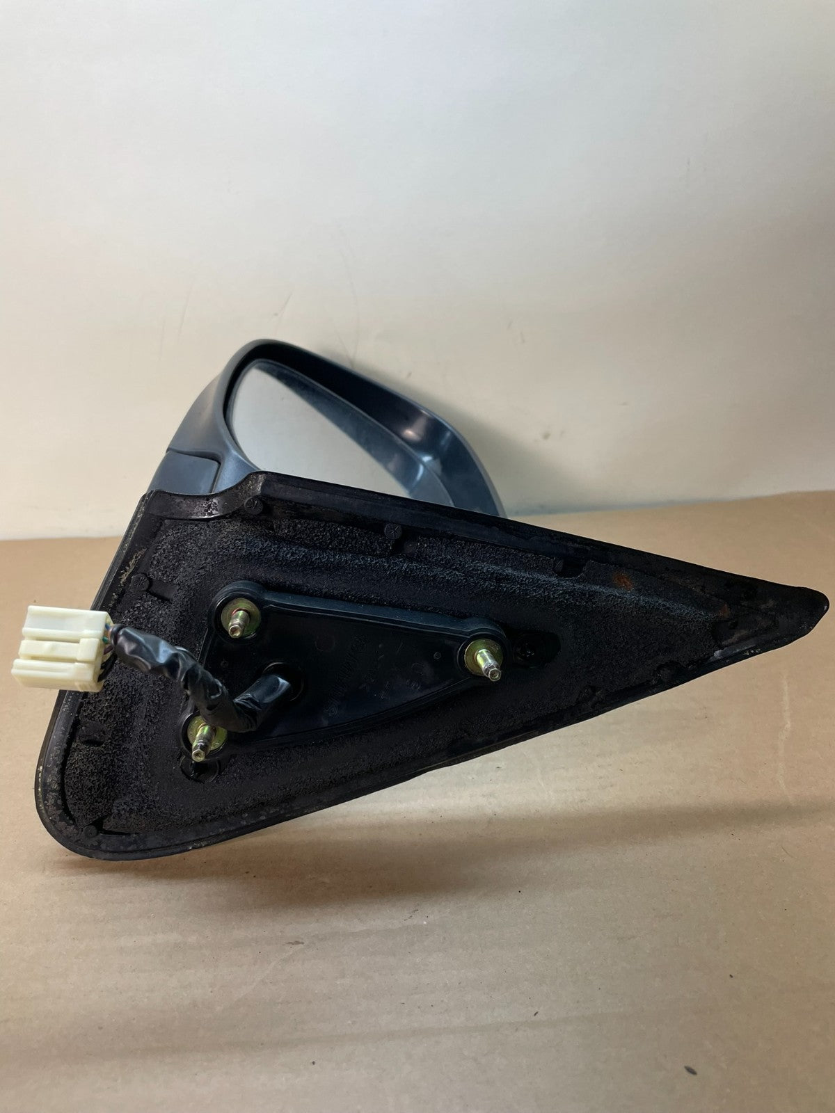 2001 to 2006 Toyota Sequoia Left Driver View Door Mirror AH8779 DW4