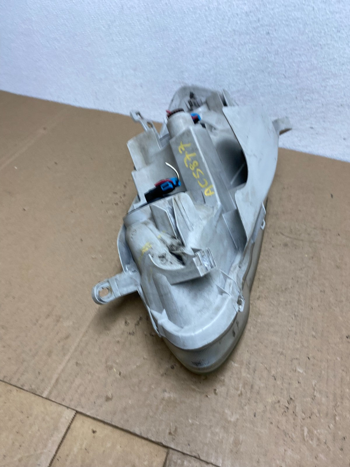 2005 to 2008 Toyota Corolla Right Passenger RH side Headlight AC5877 DW8