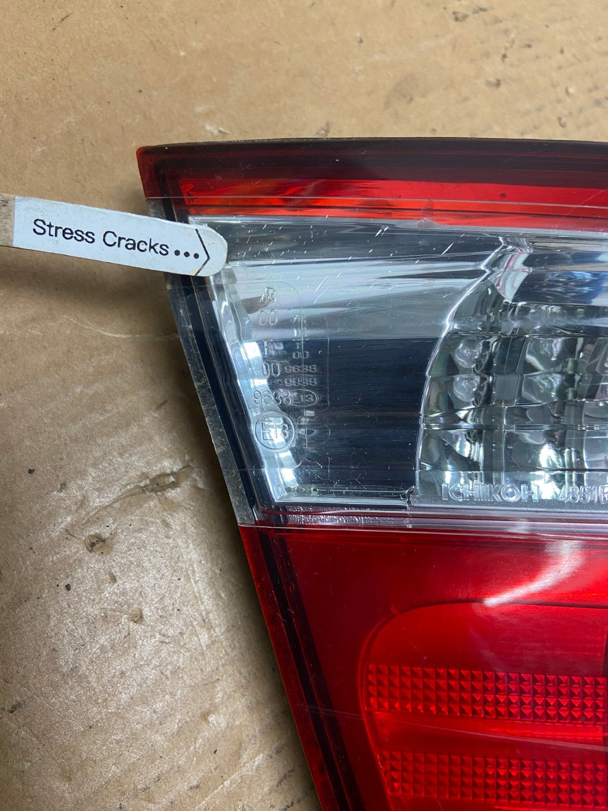 2000-2001 Infiniti i30 Left Driver Lh Side Tail Light Inner AE1555 LK4