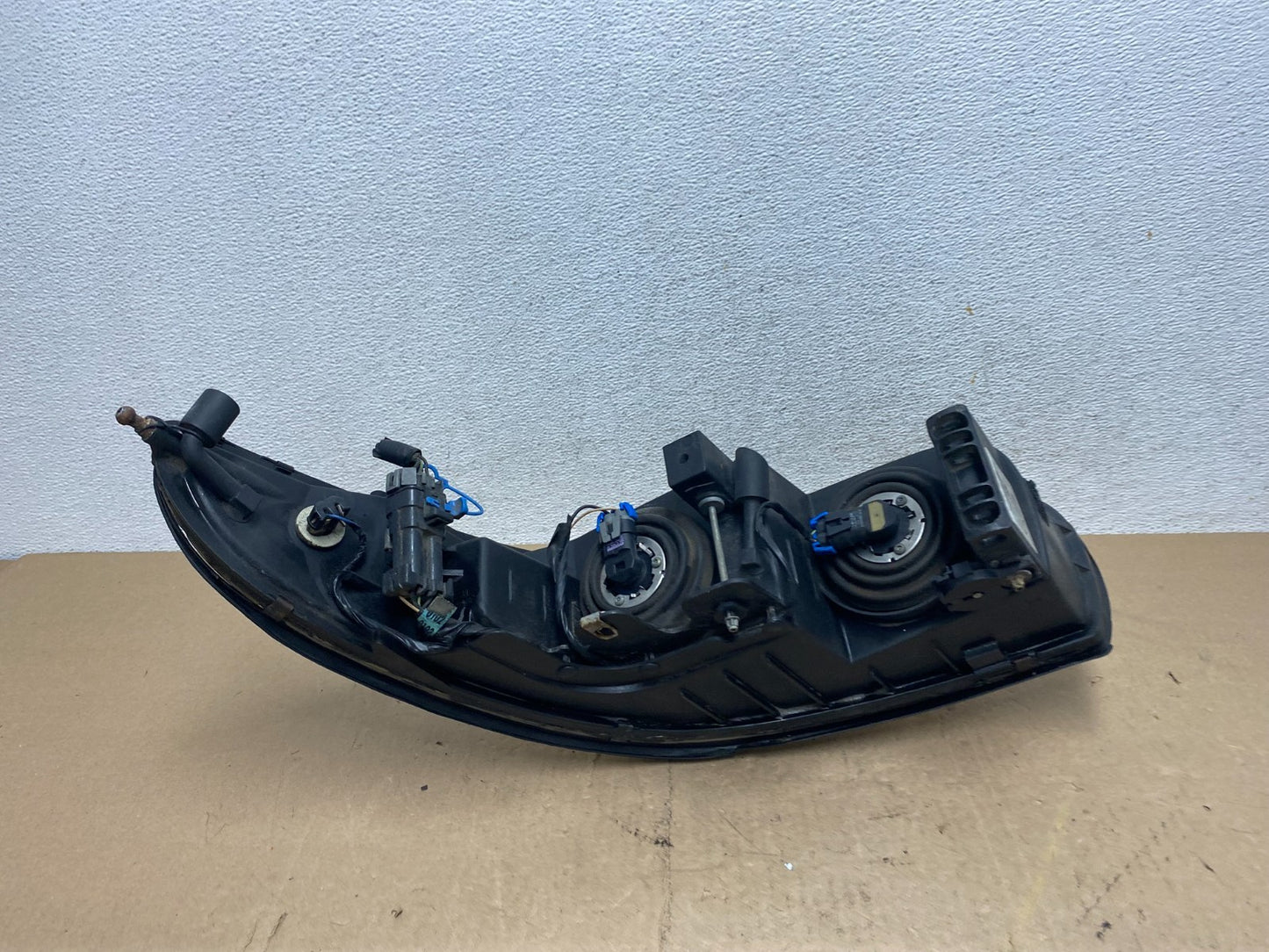 2000 to 2005 Buick Lesabre Headlight Right Passenger Side Halogen AE6870 DW4
