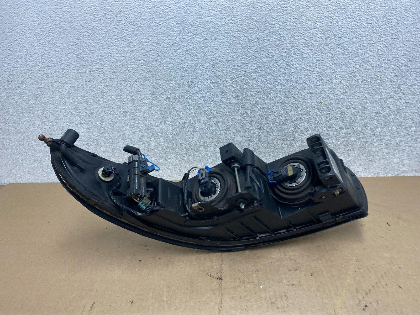 2000 to 2005 Buick Lesabre Headlight Right Passenger Side Halogen AE6870 DW4