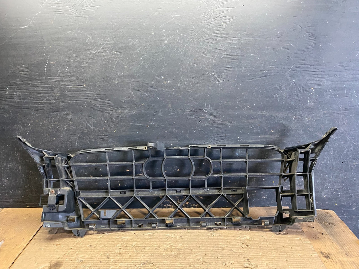 2007 2008 2009 Audi Q7 Front Bumper Cover Grill Support Reinforcement S5873 DG3