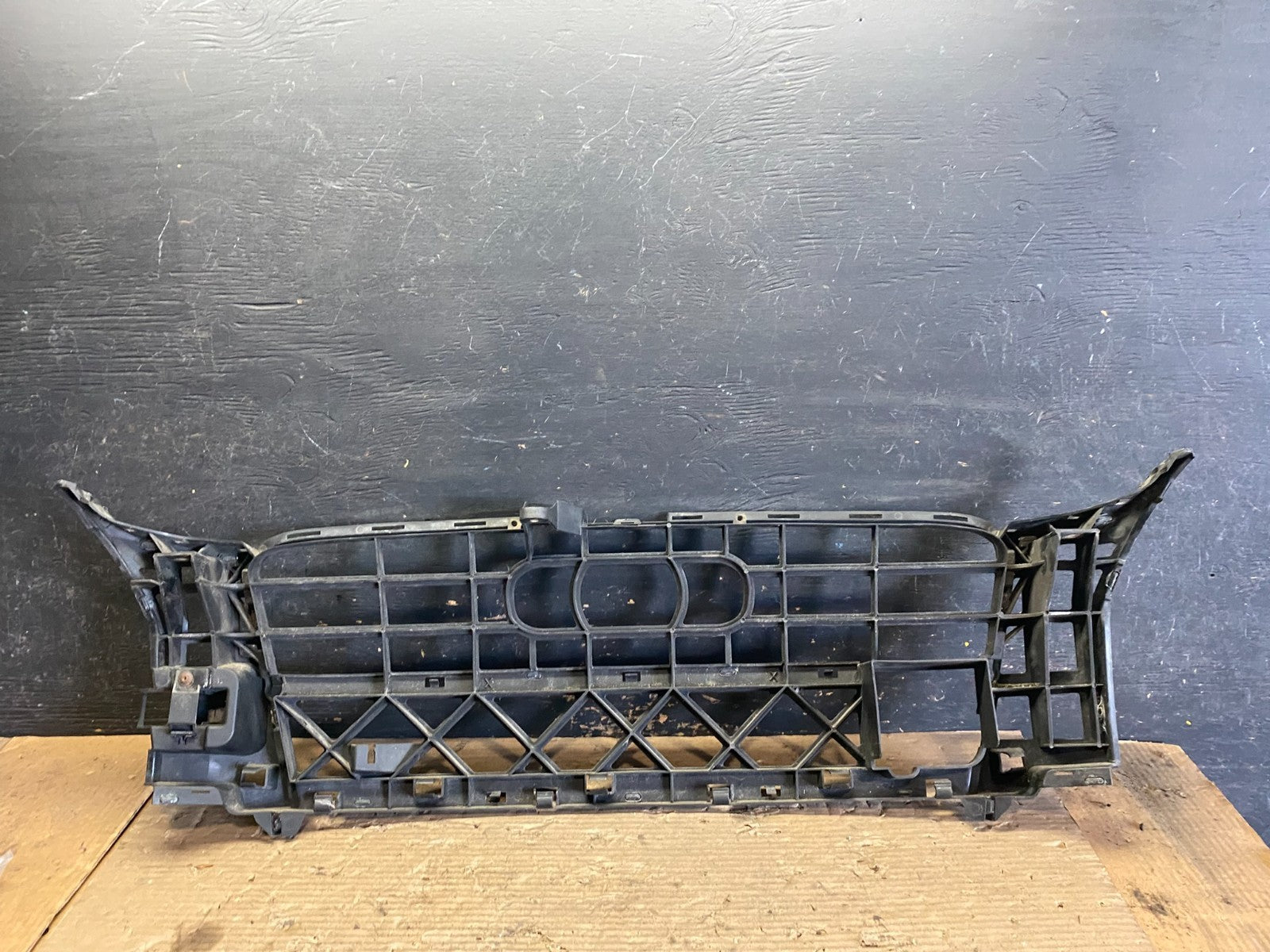 2007 2008 2009 Audi Q7 Front Bumper Cover Grill Support Reinforcement S5873 DG3