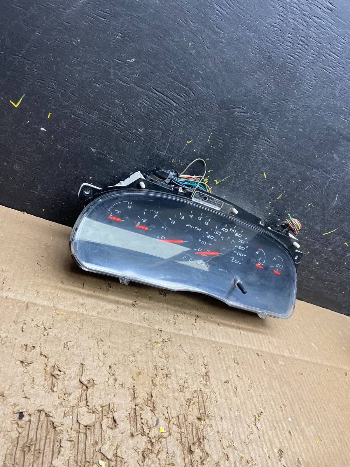 2006 Ford E350 Gauge Speedometer Cluster OEM v7785 DG3
