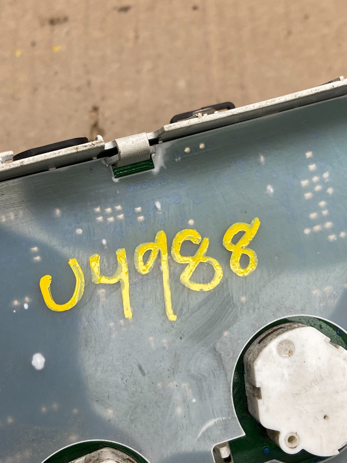 2006 to 2011 Ford Crown Victoria Speedometer Cluster Gauge u4988 DG8