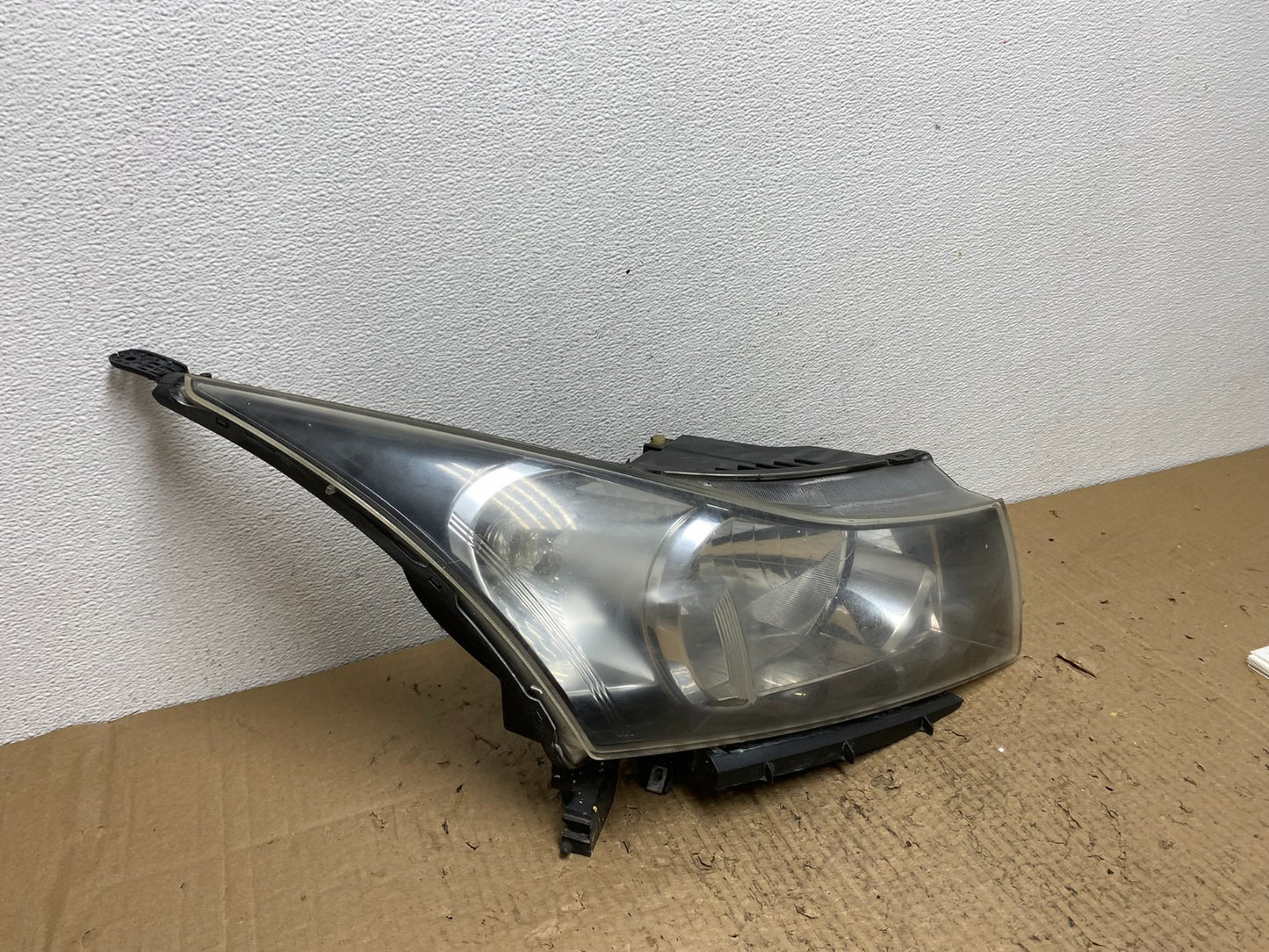 2011 to 2015 Chevrolet Cruze Halogen Right Passenger Rh Headlight Oem AC5526 DW2
