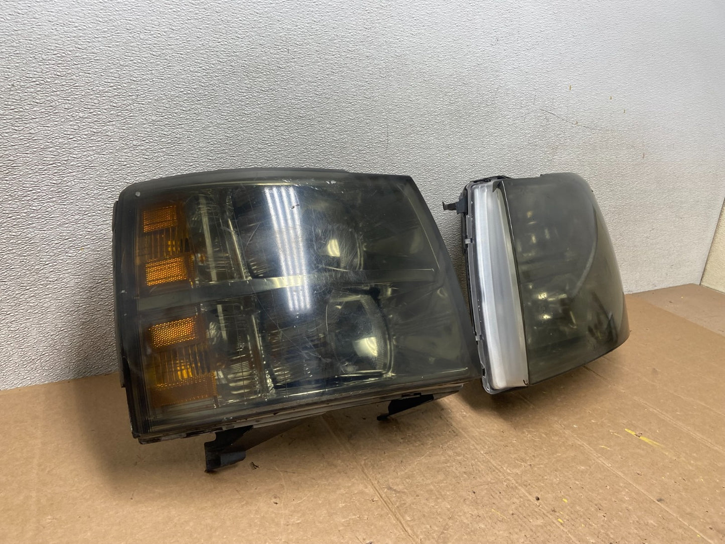 2007 to 2014 Chevrolet Silverado Left+Right Side Headlights AA1595 DW2
