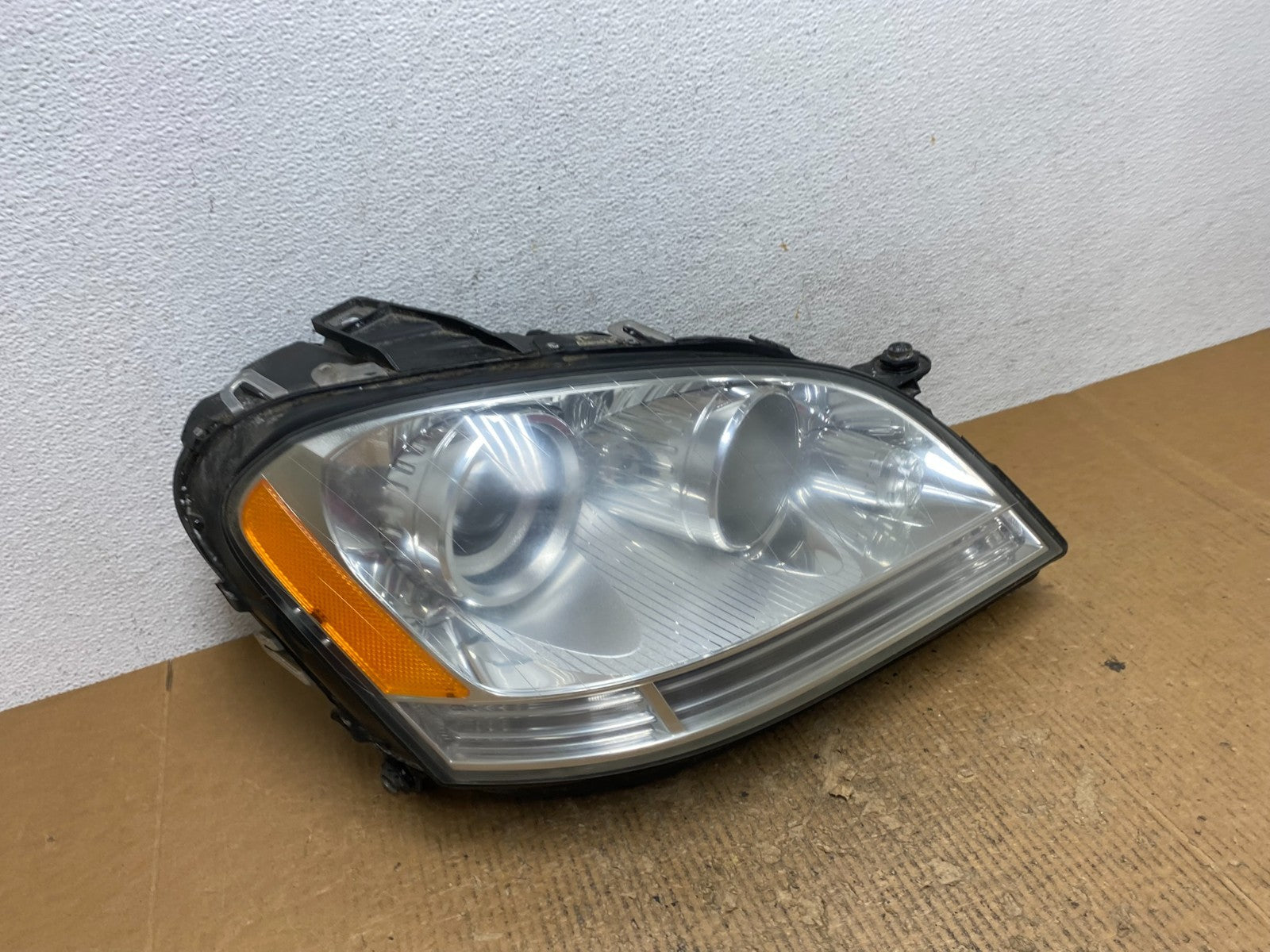 Halogen 2006-2009 Mercedes-Benz ML Class Right Passenger Headlight AE2812 DW2