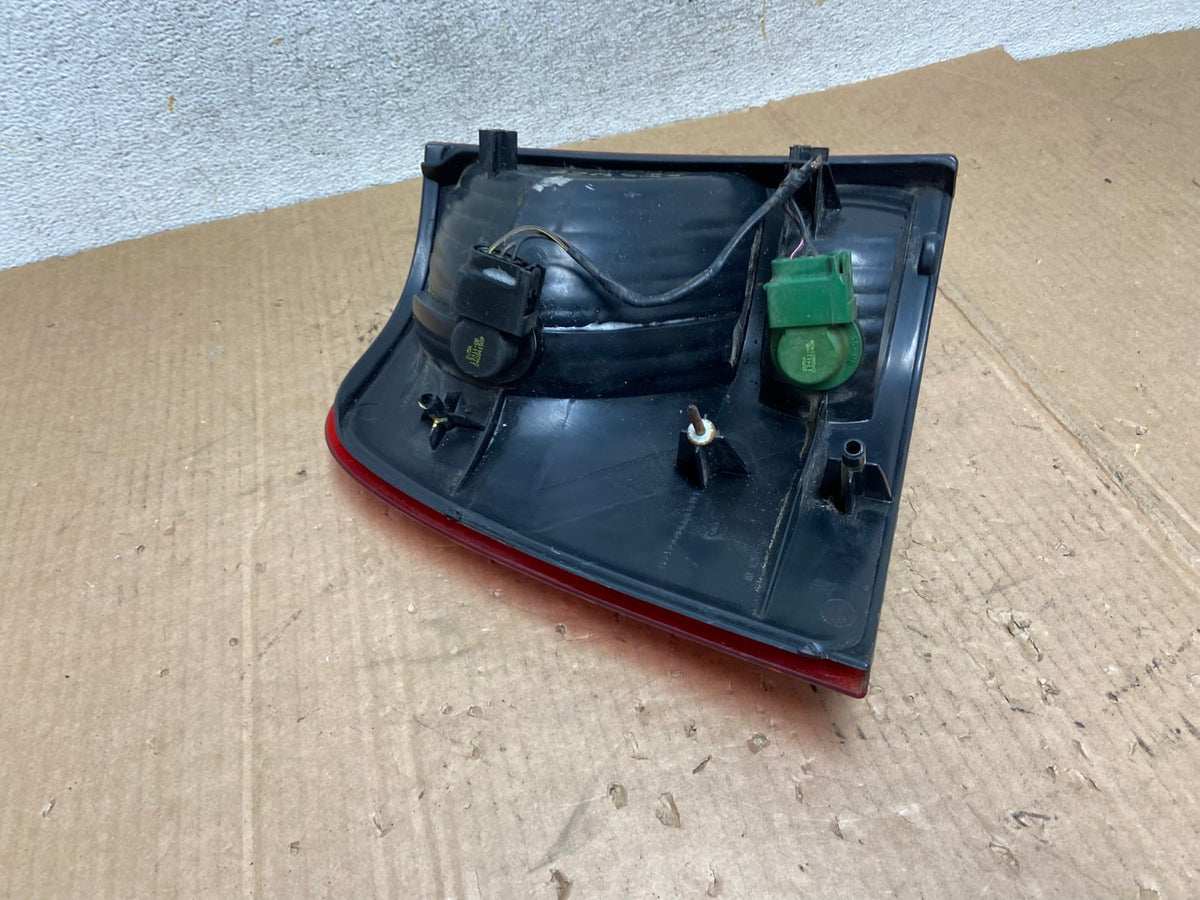 2002 to 2005 Ford Explorer Right Passenger Rh Side Tail light AI5467 LK5