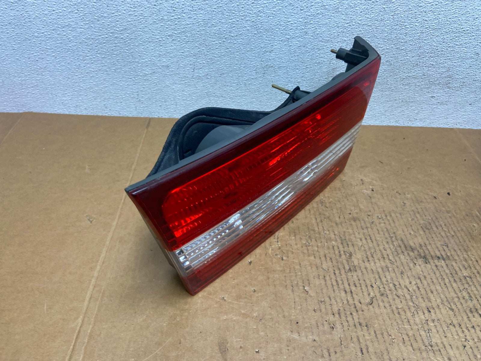 2000 2001 Lexus ES300 Inner Left Driver LH Side Tail Light AE0358 LK2