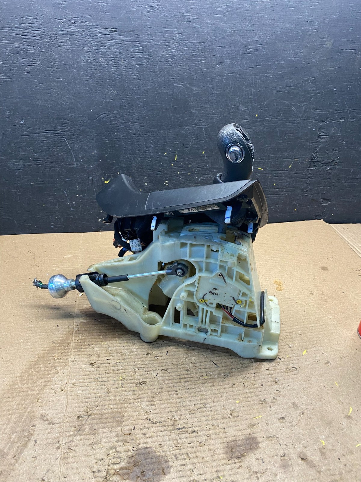 2011 to 2013 Kia Optima Automatic Transmission Shifter W/ Bezel R2677 DG4