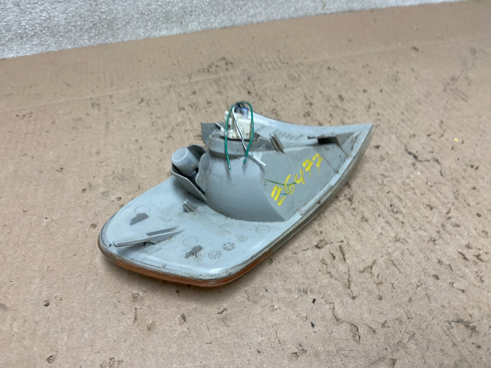 2001-2002 Toyota Corolla Left Driver Turn Signal/Marker Light Oem Z6477 DW6