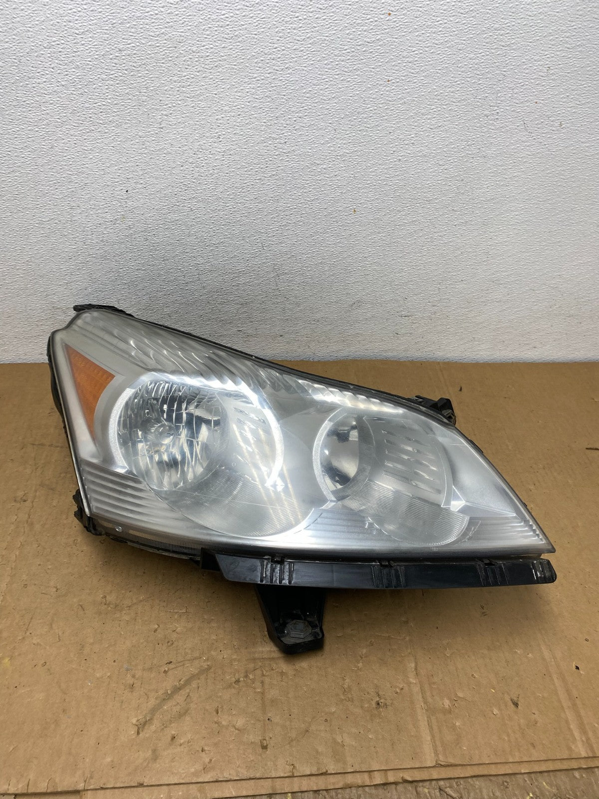 2009 to 2012 Chevrolet Traverse Right Passenger Halogen Headlight AC8667 DW0