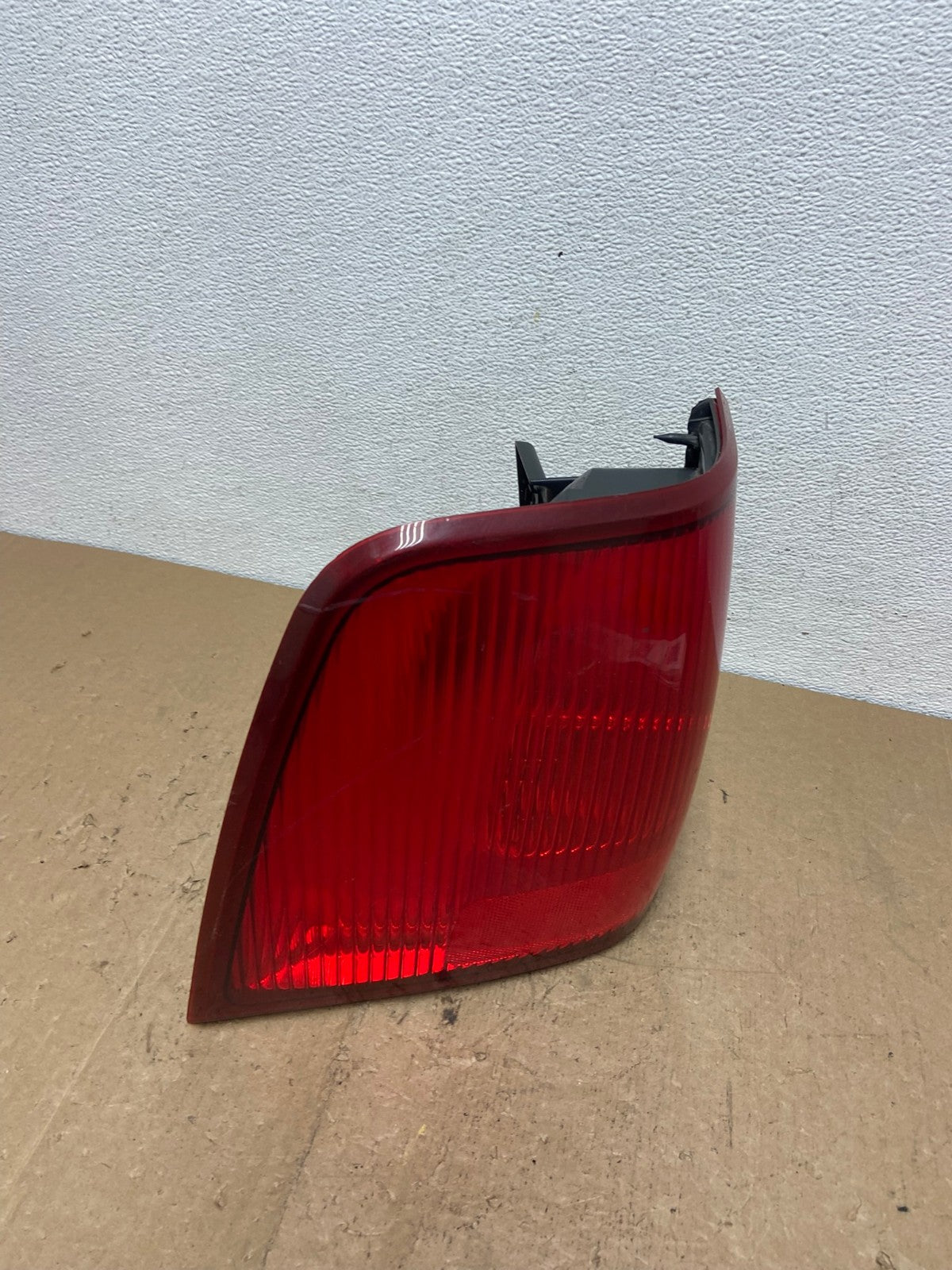 2003 to 2006 Lincoln Navigator Left Driver LH Side Tail Light AC7269 LK2