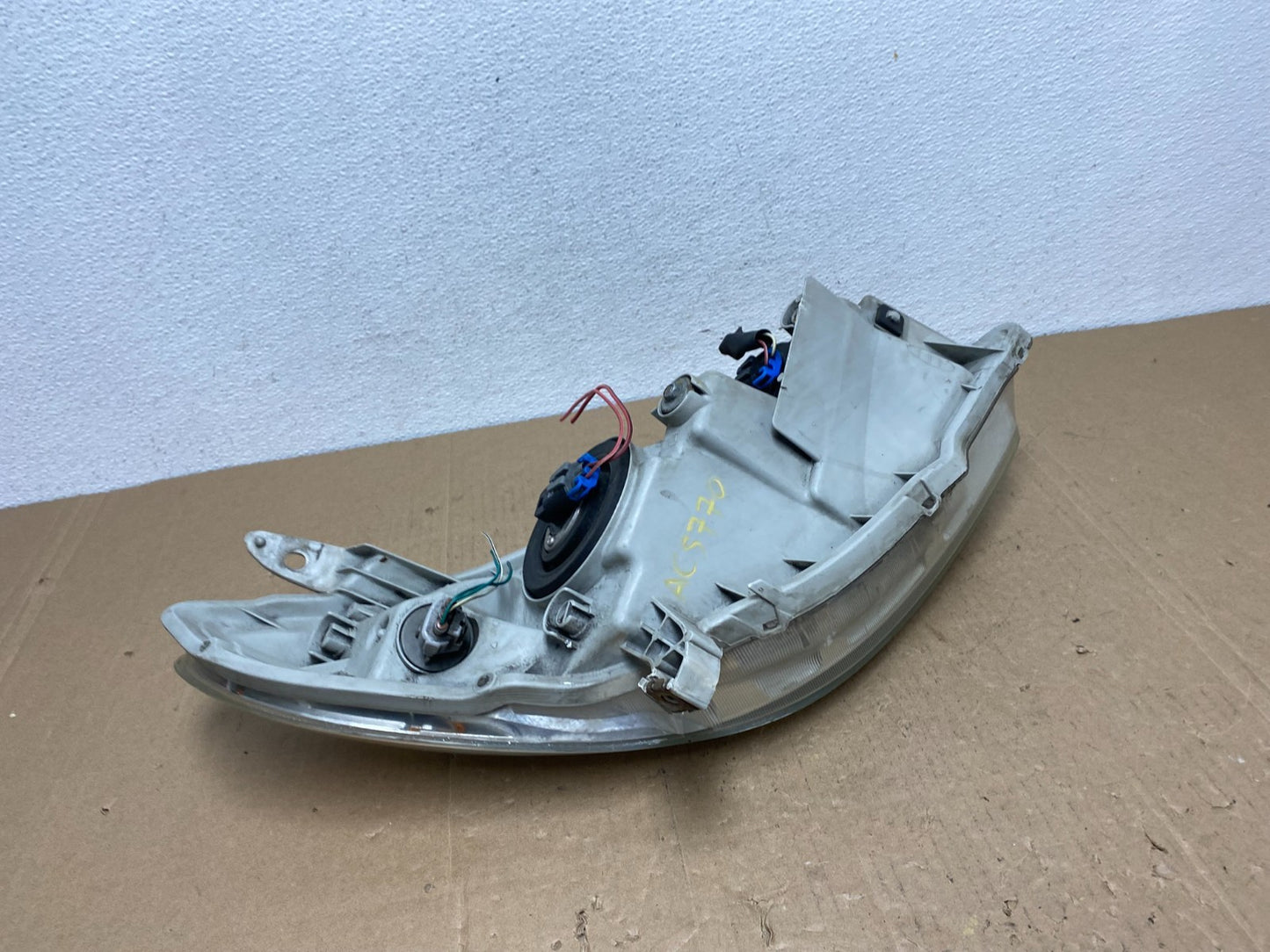 2003 to 2008 Toyota Matrix Left LH Side Halogen Headlight AC5770 DW8