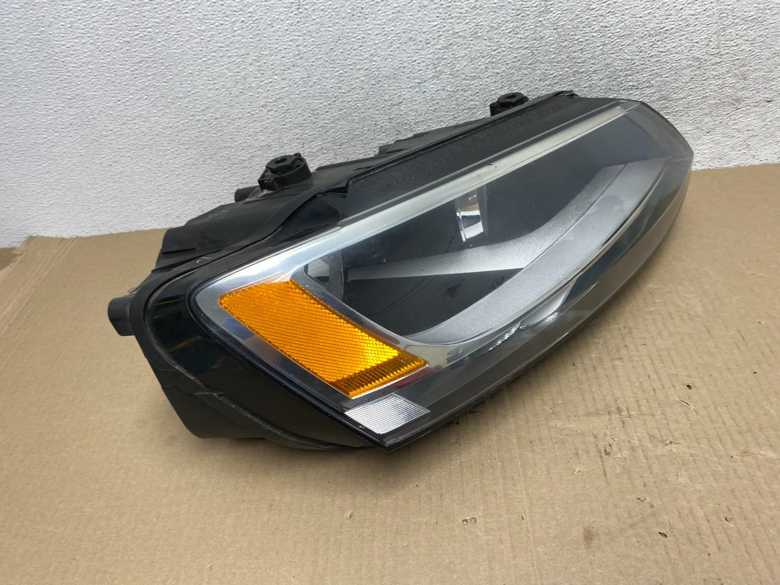 2011 to 2014 Volkswagen Jetta Right Passenger RH Headlight Halogen AF5836 DW2