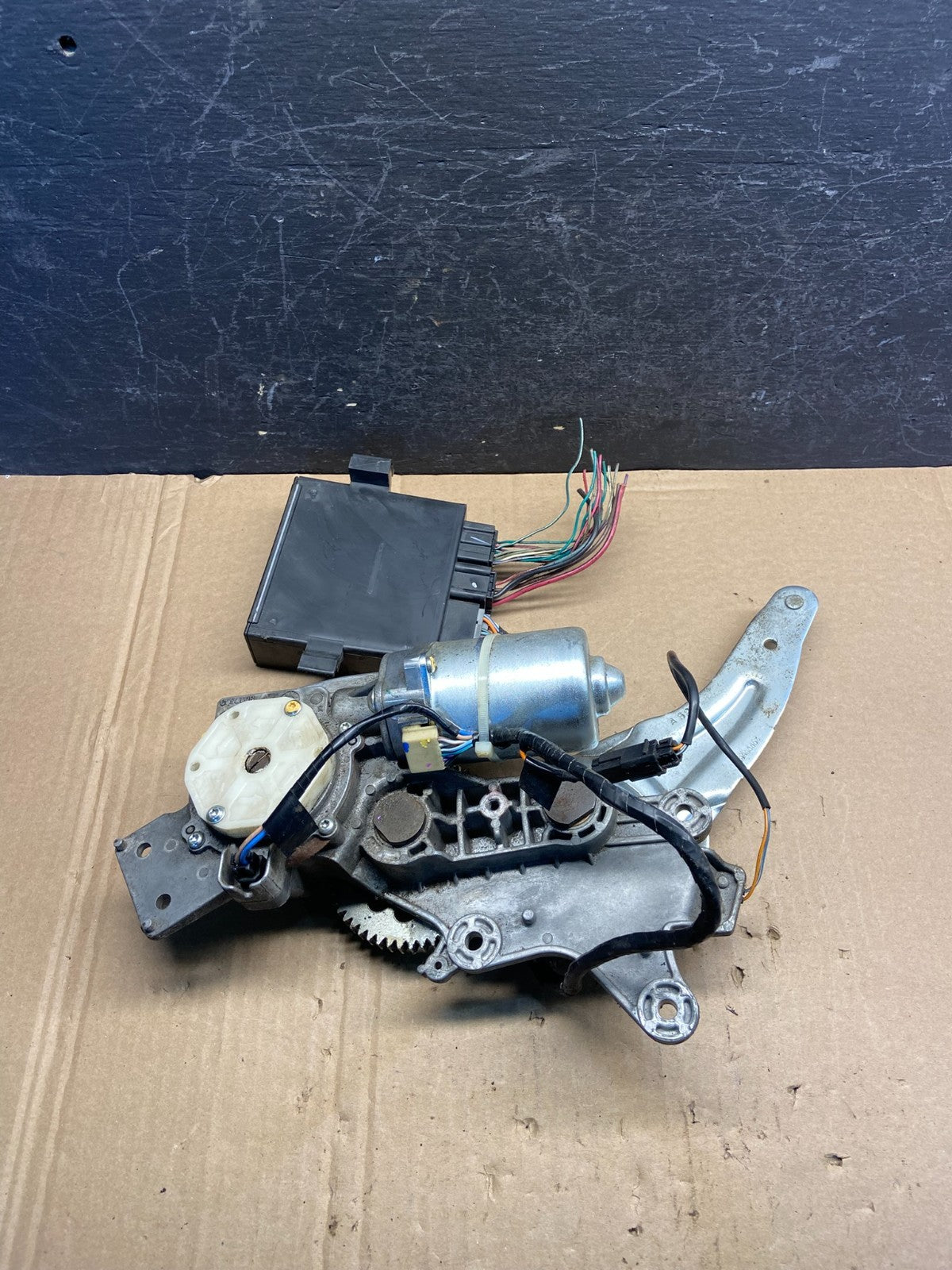 GMC Acadia Yukon Tahoe Rear Trunk Liftgate Power Motor Actuator AE2316 DG0