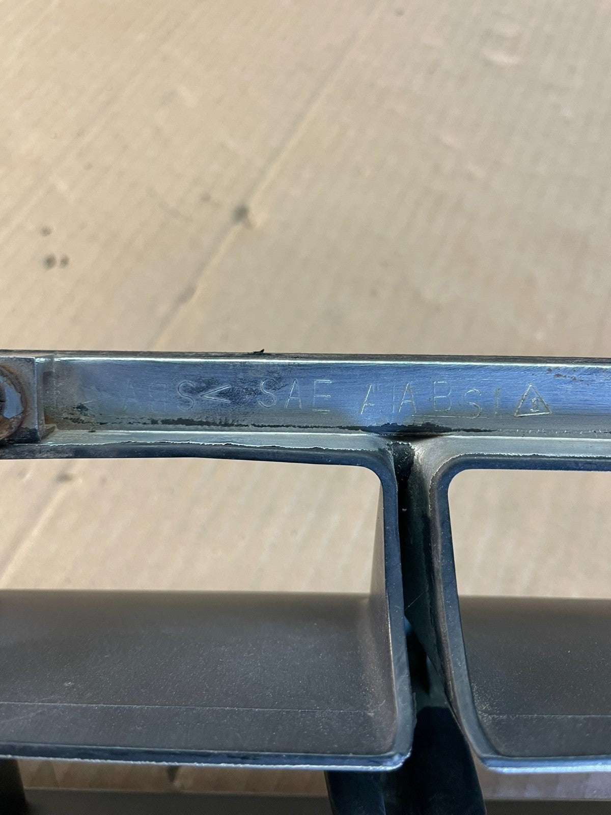 2000 to 2002 Subaru Legacy Outback Grill Grille OEM AC2013 DG5