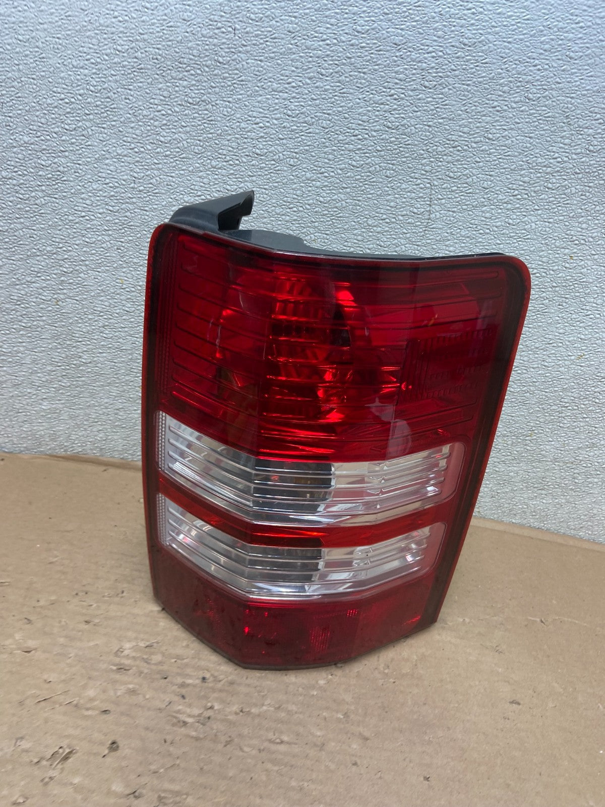 2008 to 2012 Jeep Liberty Right Passenger RH Side Tail Light OEM AB0152 DW0
