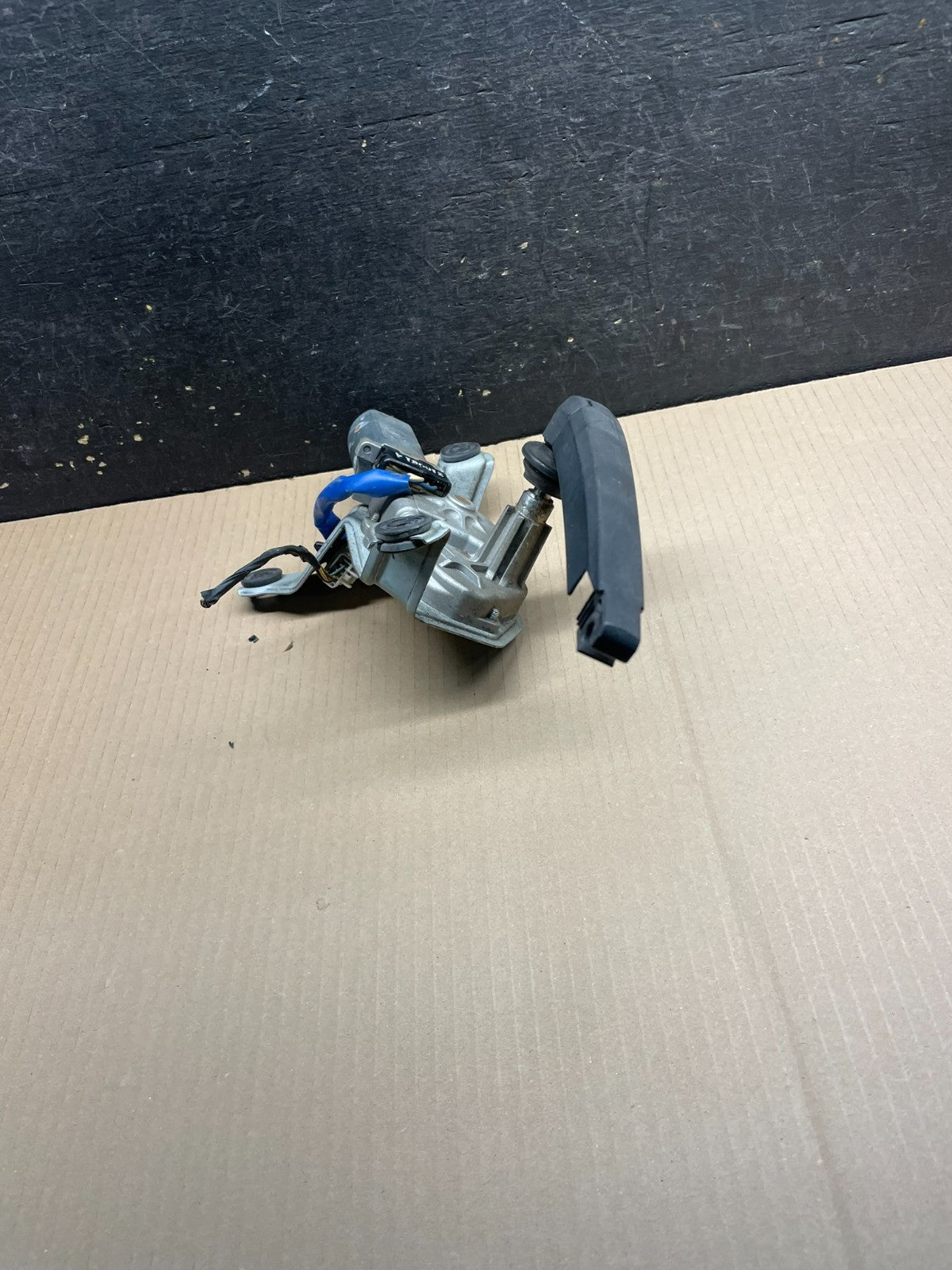 2011 - 2013 Kia Sorento Rear Glass Windshield Wiper Motor x0618 DG2