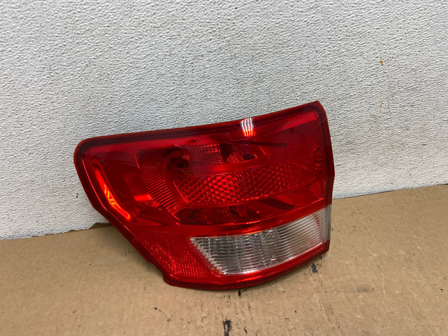 2011-2013 Jeep Grand Cherokee Left Driver Side Lh Tail Light AG2274 LK0
