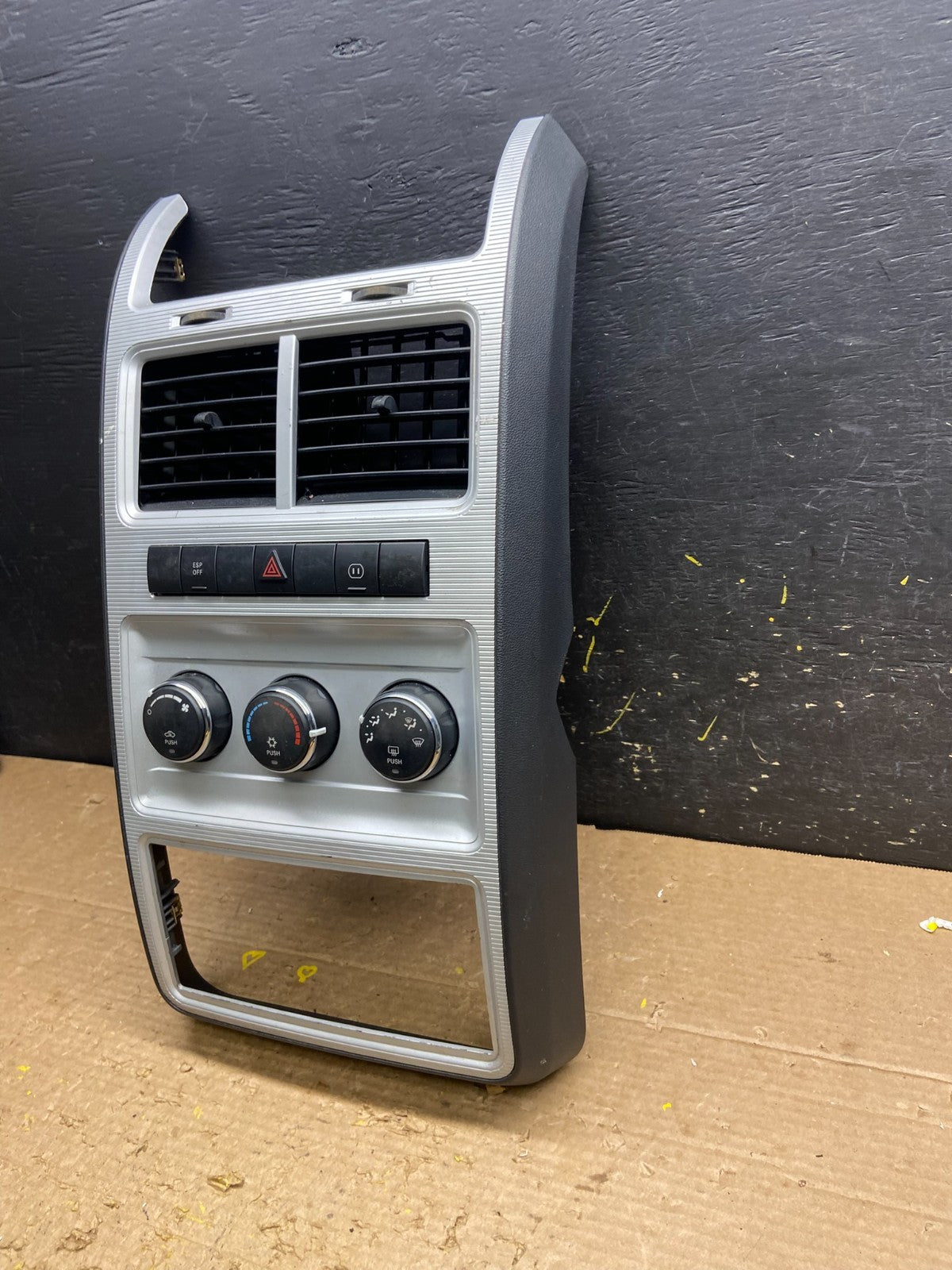2009 2010 Dodge Journey Center Dash A/C AC Climate Control Bezel Trim W6310 DG1
