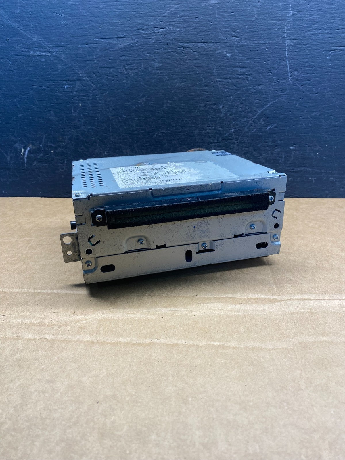 2008 to 2012 Land Rover LR2 6 Disc CD Player Radio Receiver AD73240