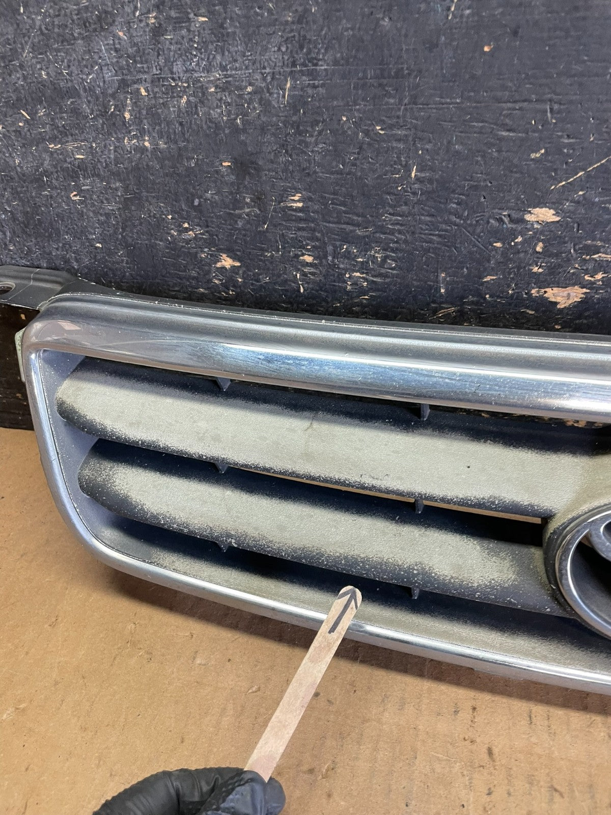 2000 to 2001 Toyota Camry Front Upper Grill Grille OEM AA8834 DG4