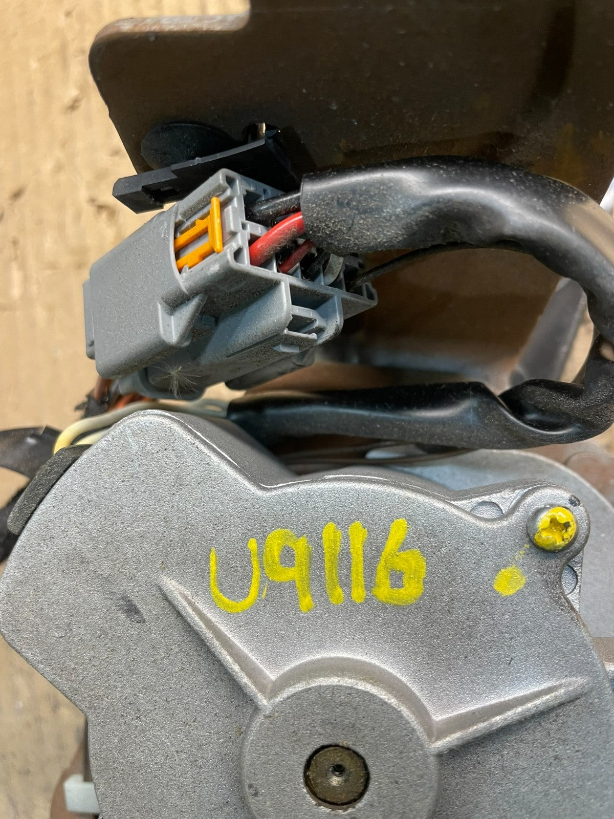 2008 to 2016 Chrysler Town & Country Rear Windshield Wiper Motor u9116 DG7
