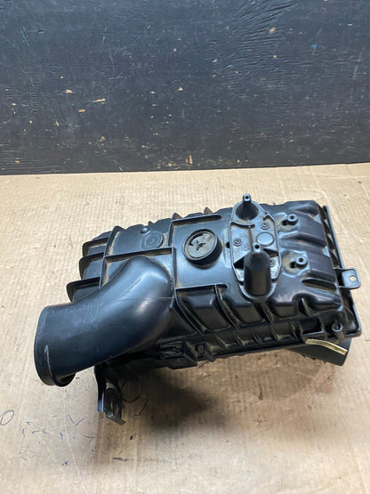 2010 to 2013 Land Rover Range Rover Sport Air Intake Cleaner Box Left Side O32024