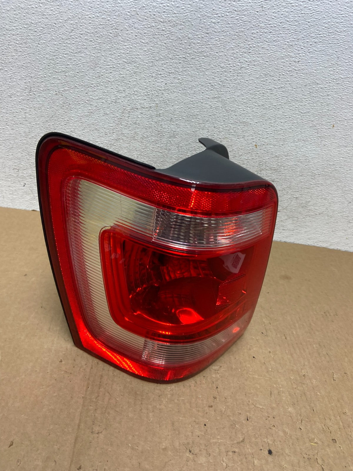 2008 to 2012 Ford Escape Left Driver LH Side Tail Light AF9715 DW0