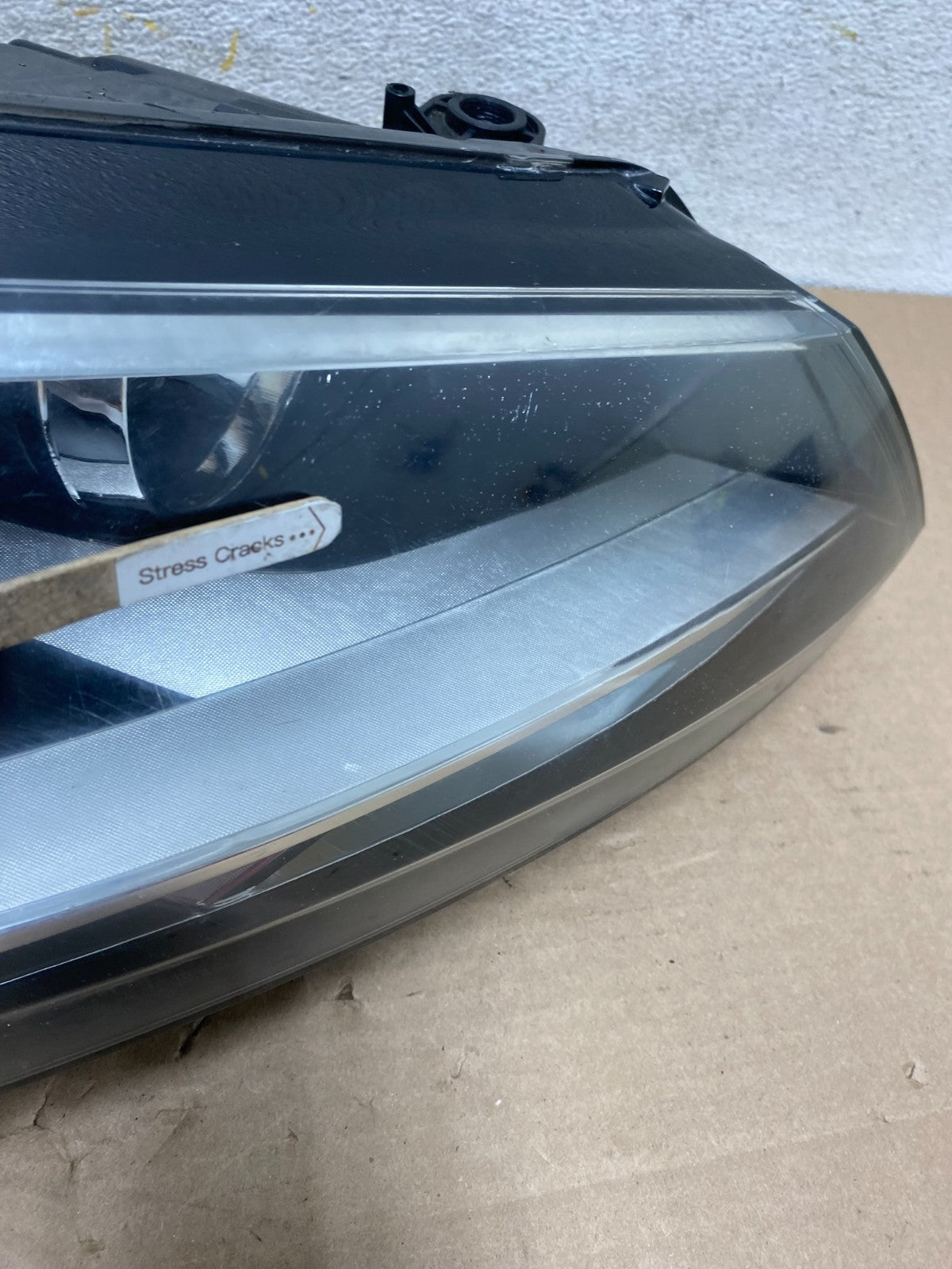 2011 to 2014 Volkswagen Jetta Right Passenger RH Headlight Halogen AH9474 DW4
