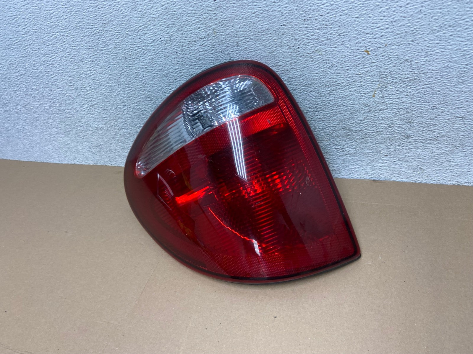 2004 to 2007 Dodge Grand Caravan Left Driver Lh Tail Light AF4315 LK1