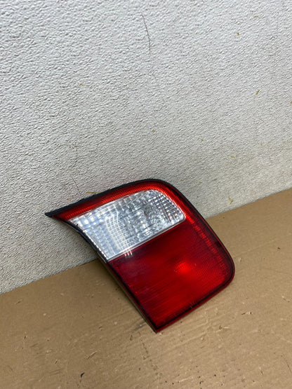 2001 2002 Subaru Forester Left Driver Inner Lid Mounted Tail Light Oem R0572 DW2