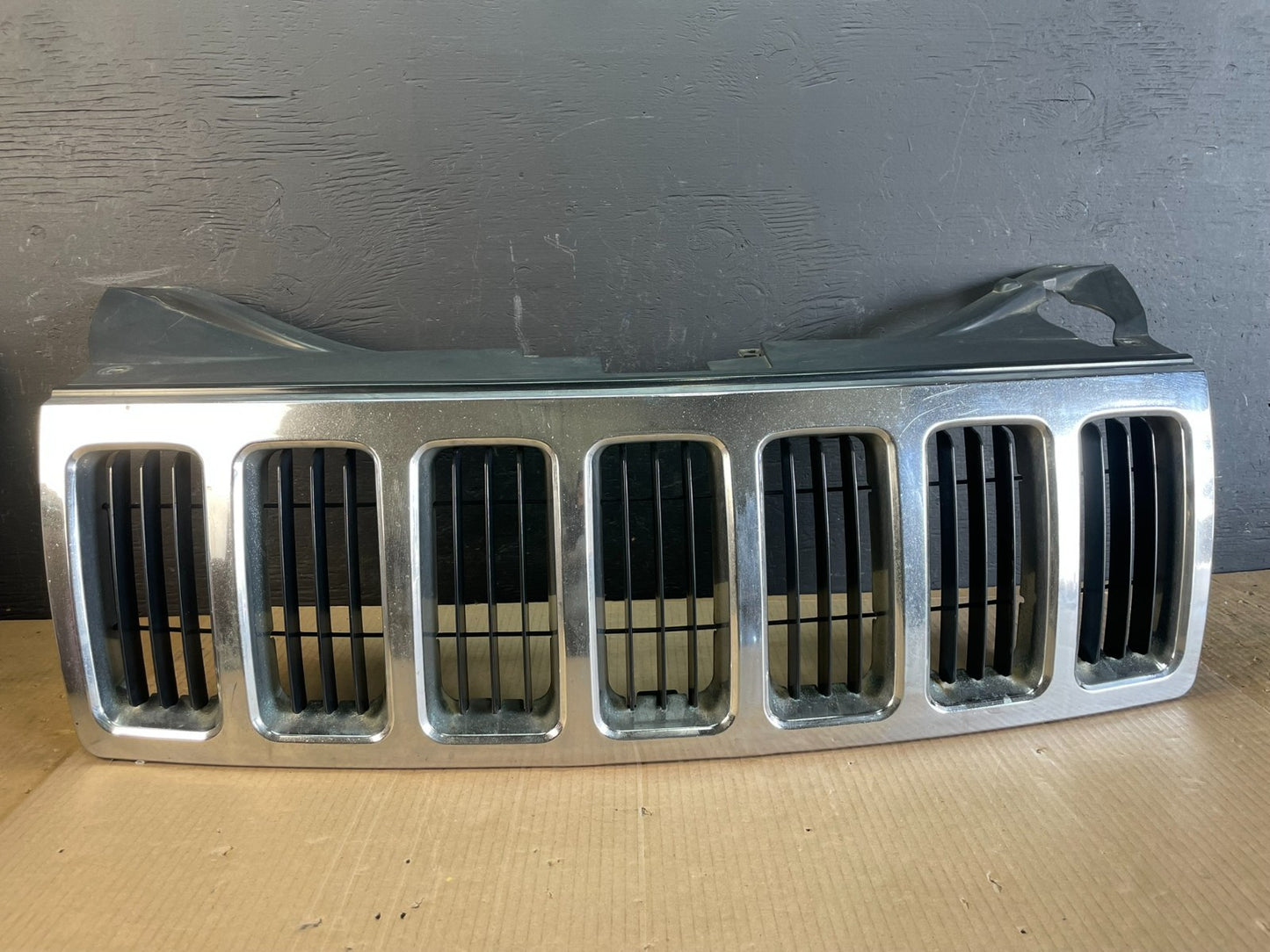 2008 2009 2010 Jeep Grand Cherokee Front Upper Grill Grille OEM AC2037 DG0
