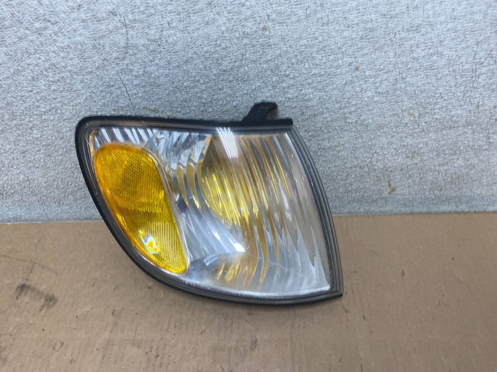 2001 to 2003 Toyota Sienna Turn Signal Right Passenger RH Lamp OEM S3844 DW1
