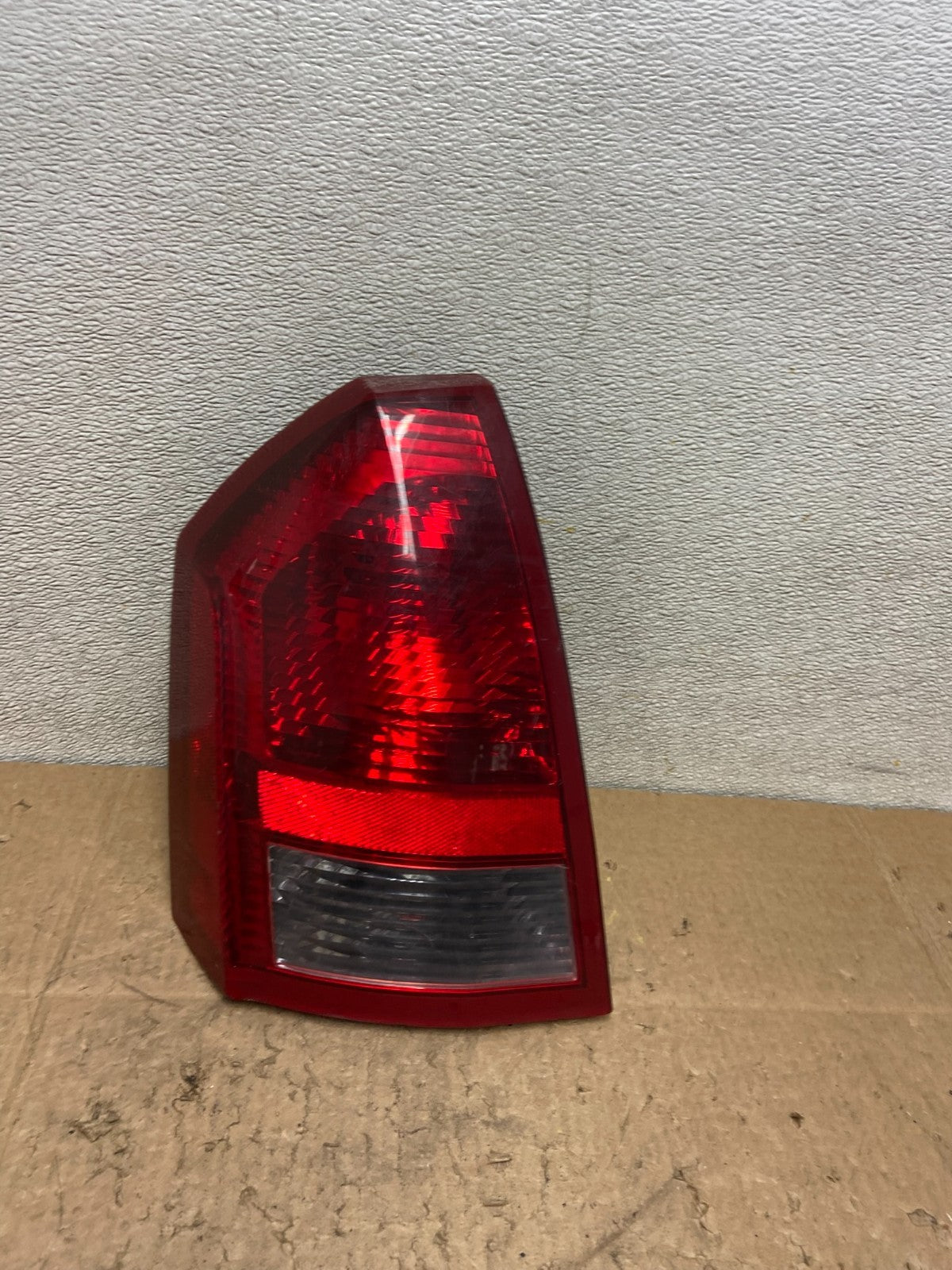 2005 - 2007 Chrysler 300 Left Driver Lh Side Tail Light Z1083 DW0