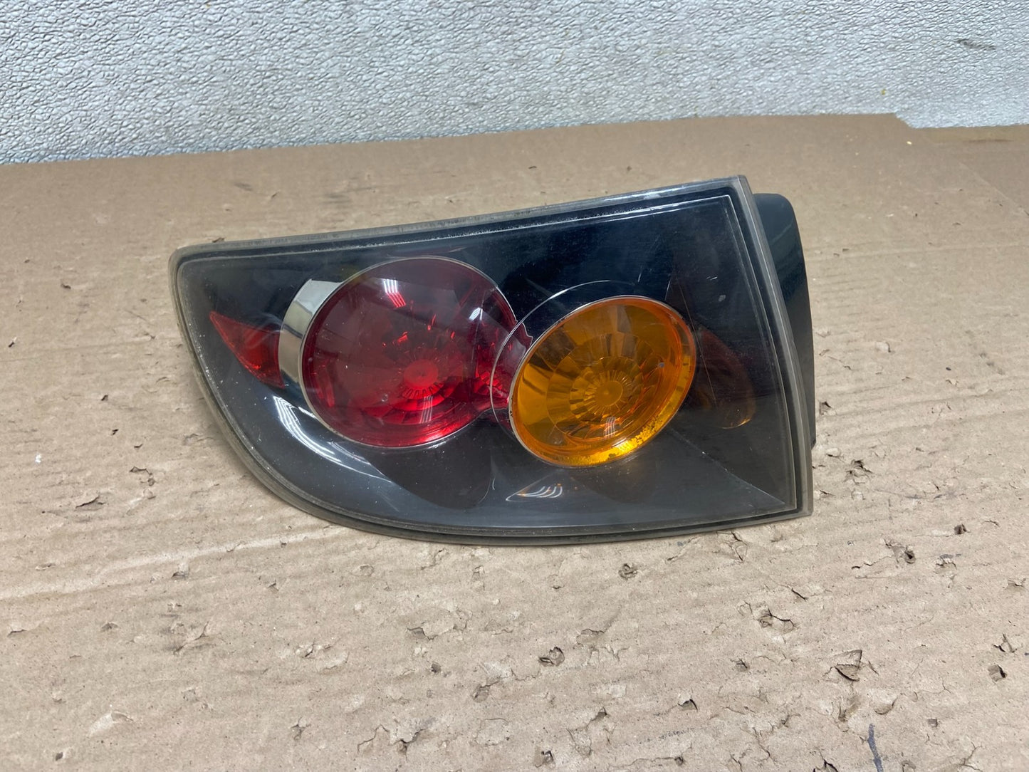 2004 2006 Mazda 3 Left Driver LH Side Tail Light AB1618 DW0