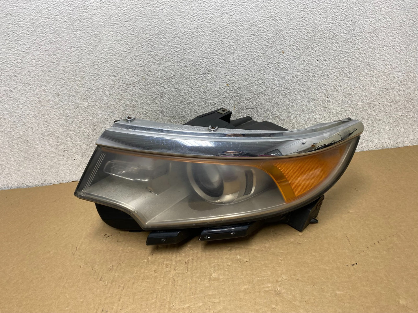 2011 to 2014 Ford Edge Front Left Driver Side Headlight Halogen AF7322 DW0