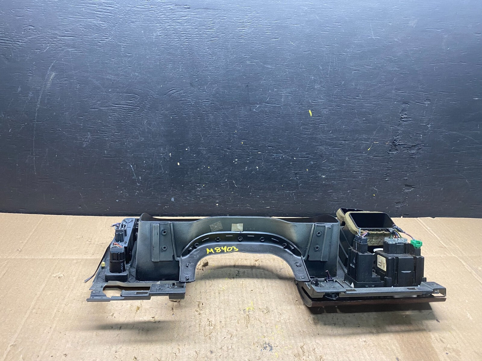 2003 to 2006  Lincoln Navigator Speedometer Dash Trim Bezel w Air Vent M8403 DG5