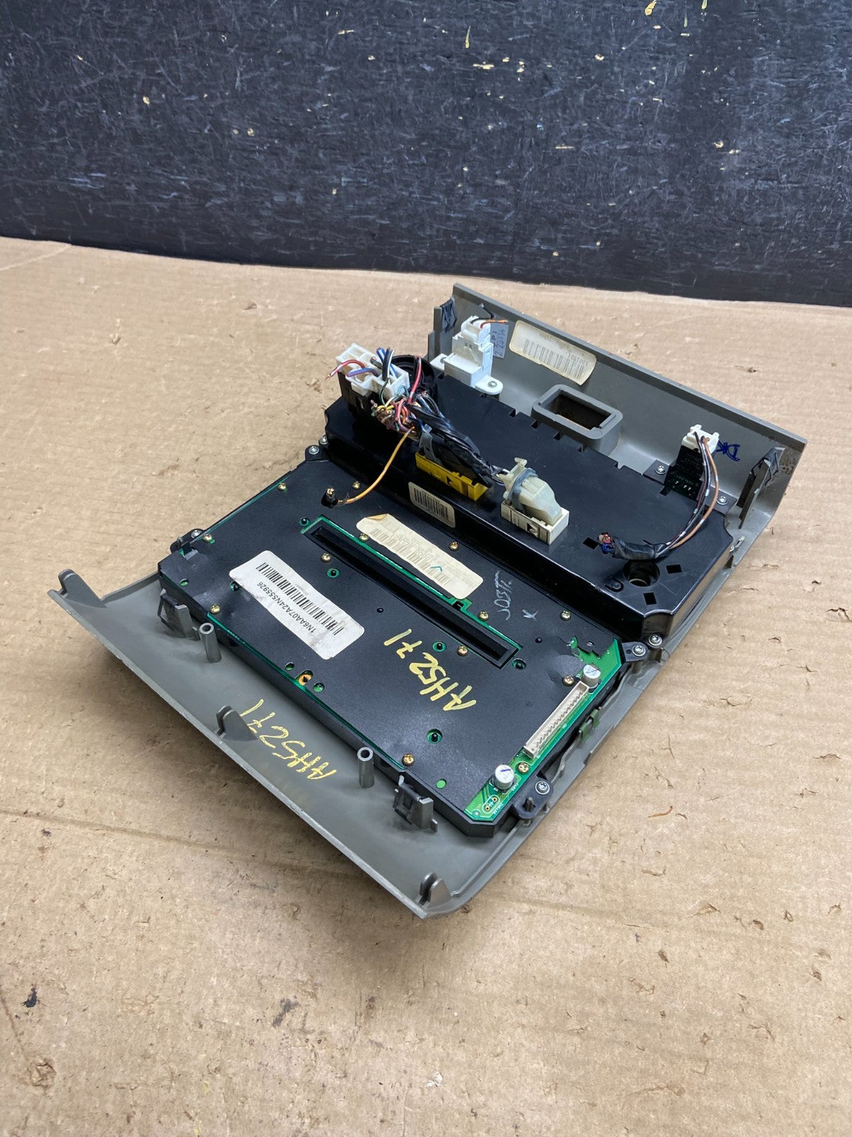 2004 - 2007 Nissan Titan Radio CD Player Climate Control AH5271 DG5