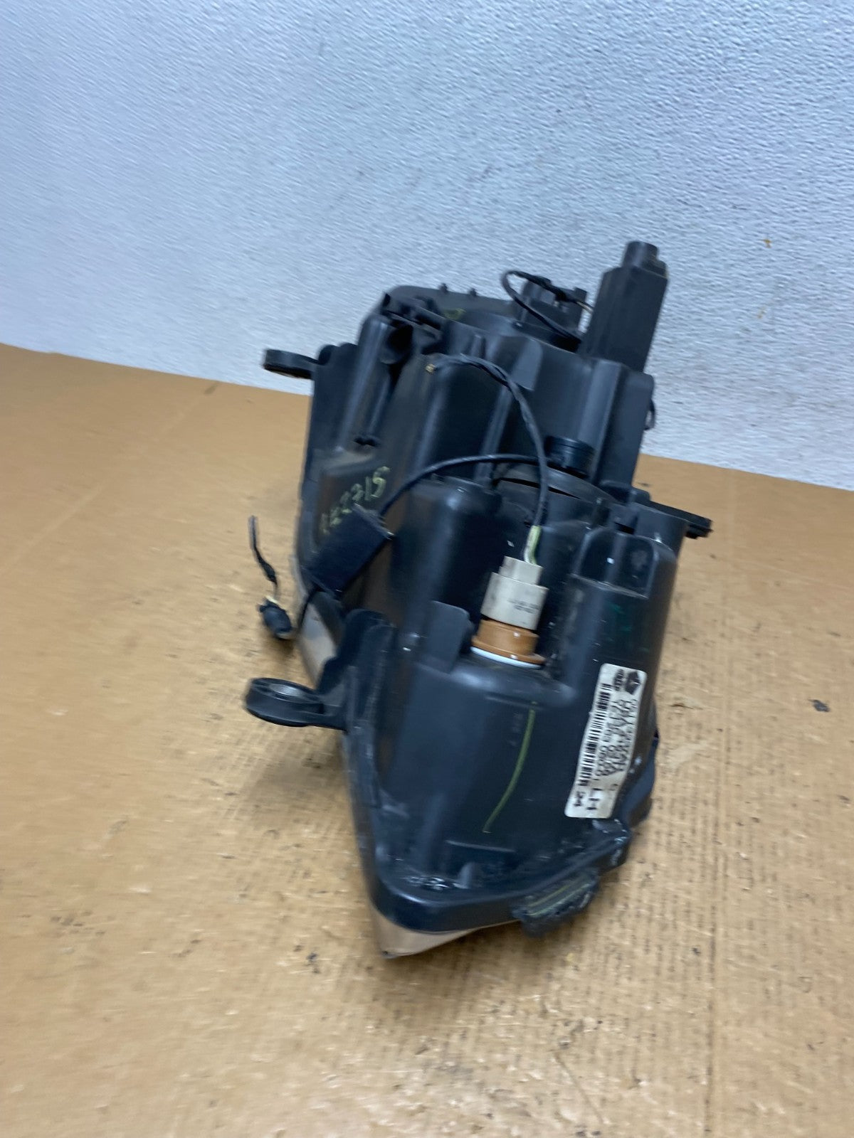 2008 to 2016 Chrysler Town and Country Left Driver Lh Side Headlight AE2715 DW6
