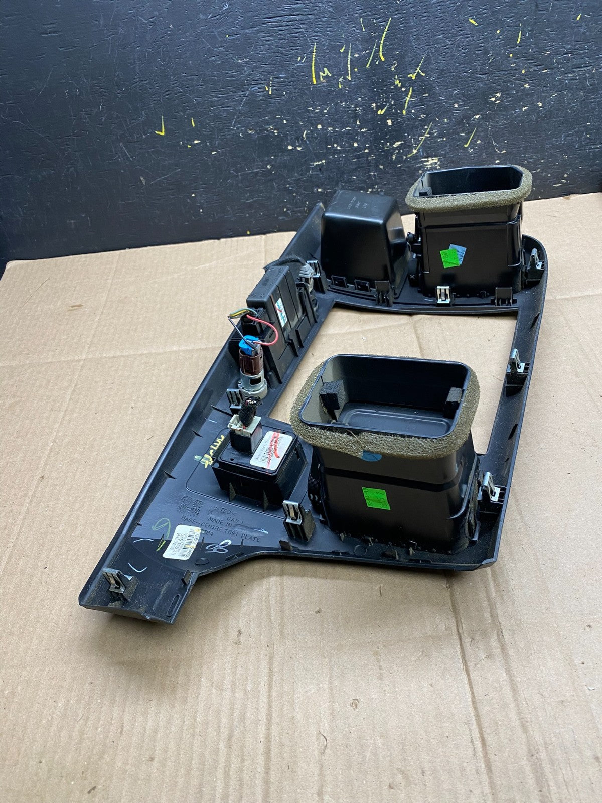 2007 to 2014  Silverado  Sierra Center Console Radio Bezel Air Vents AA4577 DG3