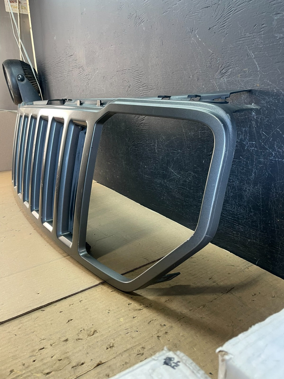 2008 2009 2010 2011 2012 Jeep Liberty Front Upper Grill Grille AD5731 DG1