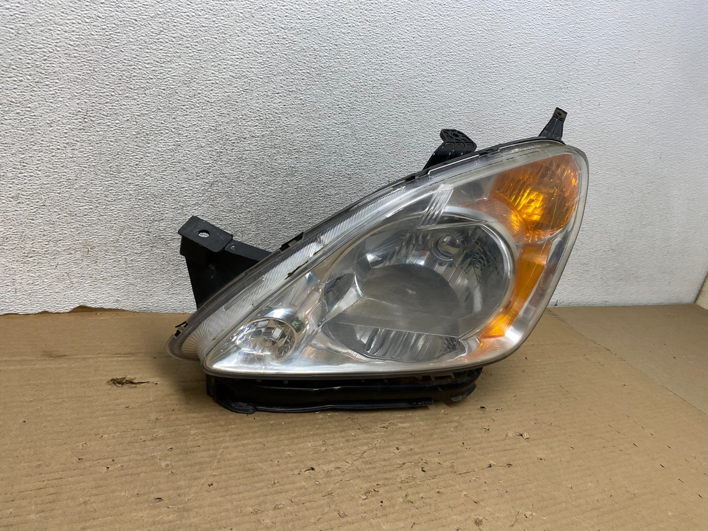 2002 to 2004 Honda Crv Cr-v Left Driver Halogen Headlight AG8206 DW1